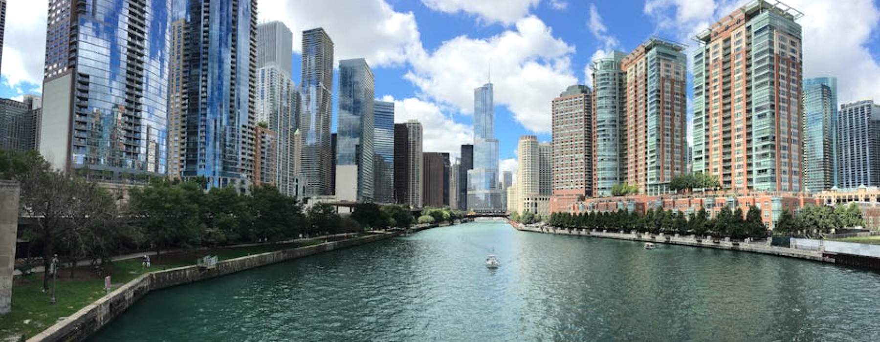 chicago luxury high rise apartments in Old Town Chicago